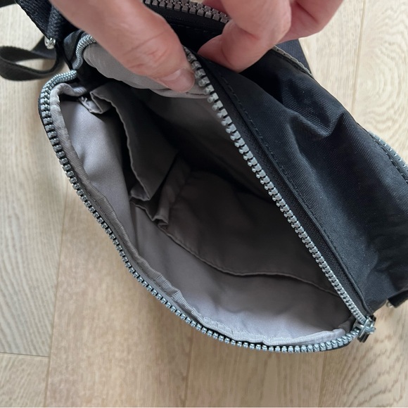Kipling cross body bag, like lightweight canvas. - Picture 2 of 3